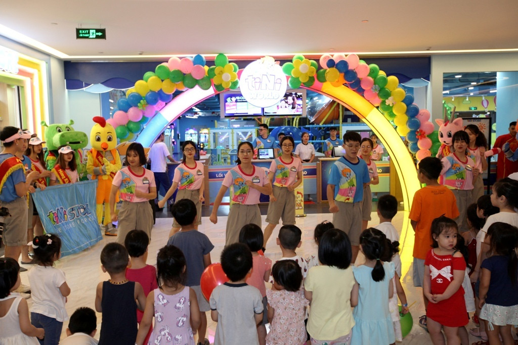 Cung con vui Tet thieu nhi tai TTTM Sun Plaza Thuy Khue