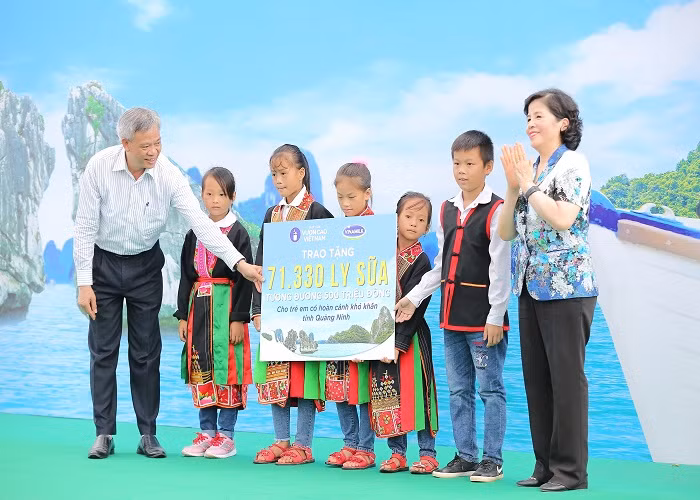 Tre em Quang Ninh don truong moi tu Chu tich Quoc hoi va 71 ngan ly sua ngon-Hinh-2