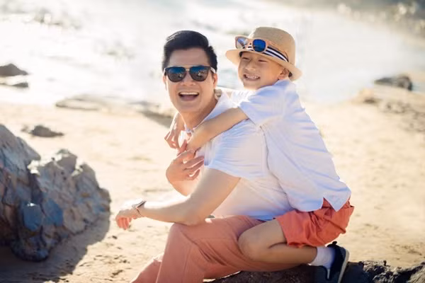 Bảo Nam thừa hưởng nhiều nét đẹp của ba mẹ nhưng càng lớn càng có nhiều điểm giống cha. Bé được gọi là bản sao của Quang Dũng.