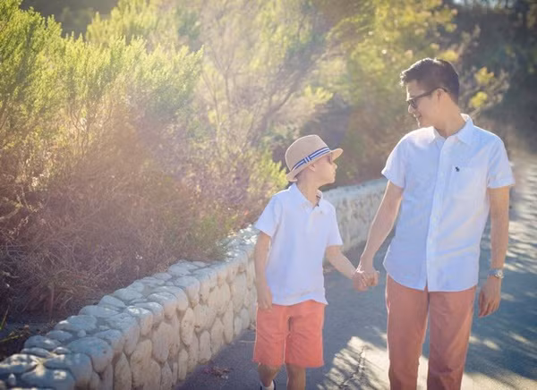 Thời gian gần đây, Quang Dũng dành nhiều thời gian đi diễn tại Mỹ để được ở gần con trai.