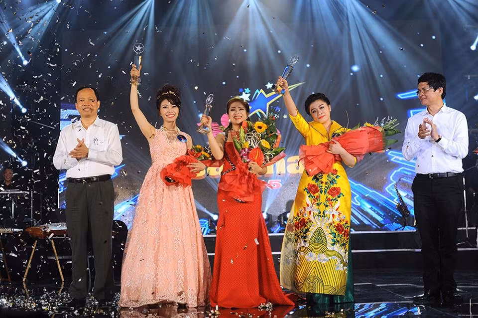 Co gai Nga dang quang quan quan Sao Mai 2015