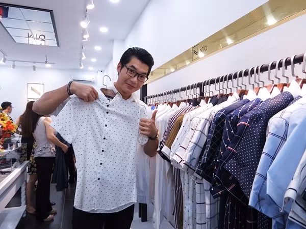 Trương Nam Thành và Xuân Phúc vừa kết thúc những cảnh quay khi vào vai đôi "tình nhân" đồng giới trong "Những ngọn nến trong đêm 2".