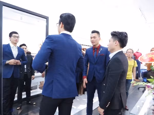 Nam diễn viên điển trai cũng là người mẫu sáng giá trên sàn diễn thời trang.