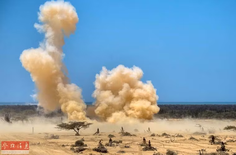 Các cuộc oanh kích liên tiếp diễn ra.