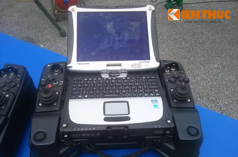 Thời gian triển khai UAV mất khoảng 15 phút và do 2 người đồng thời thực hiện.