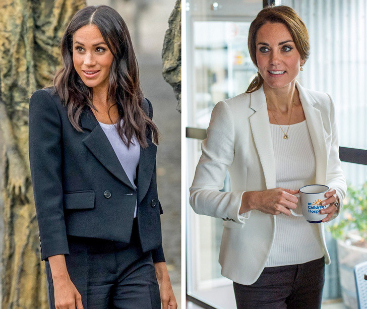  Kết hợp giữa áo ba lô và áo jacket dáng ngắn vừa giúp hai công nương trông có phần trẻ trung hơn song không làm mất đi sự nghiêm túc. Không giống như áo jacket dài, áo jacket dạng trên lại mang hơi thở của sự hiện đại. Công nương Meghan Markle chọn set đồ trên trong dịp tới trường Trinity College ở Dublin, còn Công nương Kate Middleton lại diện mẫu này trong chuyến thăm chính thức tới Canada.