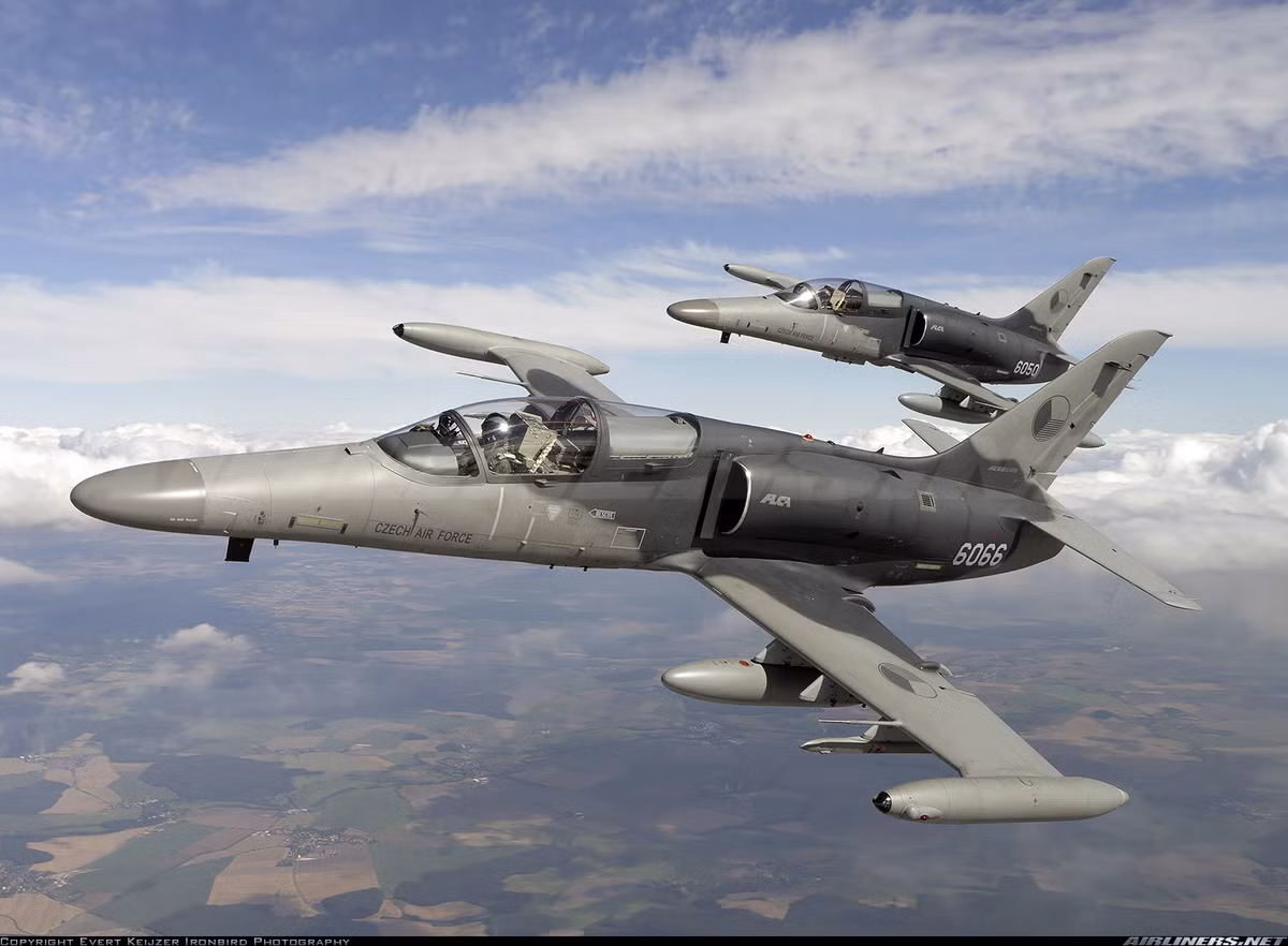 Tạp chí Jane's đưa tin, hôm 31/3, hãng sản xuất máy bay Aero Vodochody (Cộng hòa Czech) đã ra mắt chiếc máy bay chiến đấu L-159 đầu tiên được sản xuất sau 13 năm dừng hoạt động. Việc sản xuất L-159 tại nhà máy của Aero Vodochody tại Prague bị chấm dứt vào hôm 2004 sau khi 72 chiếc L-159 được giao cho Không quân Cộng hòa Czech.