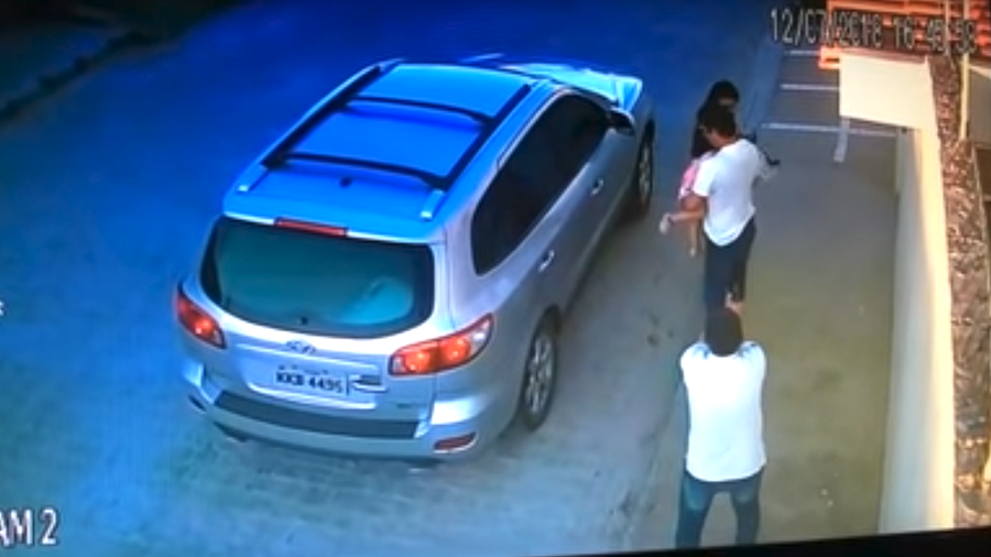 Hung thủ bắn liên tiếp 5 phát đạn vào đầu vị luật sư khiến nạn nhân chết ngay tại chỗ. Ảnh: RT