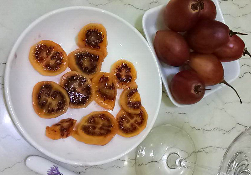 Khách mua về thường cắt lát ăn sống, làm salad. Khi ăn sẽ cảm nhận được mùi chanh leo, dứa và dâu tây kết hợp cực kỳ đặc biệt