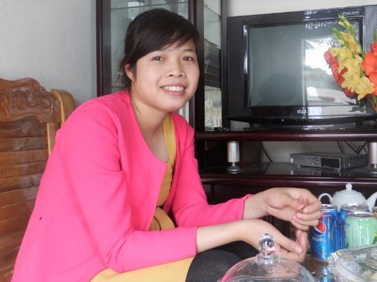 Chị Nhung cho rằng có điều kiện mua cho con những đồ tốt thì không có gì cần bàn tán.