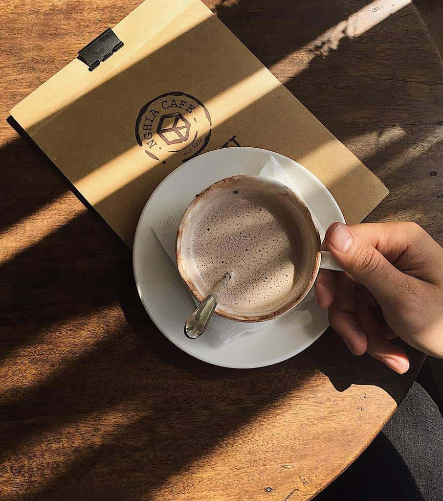 Ngoài ra, khi đang bị bệnh như đau dạ dày, nôn mửa hay tiêu chảy, bạn cũng nên tránh uống cà phê. Ảnh: vietnamglobaltours.