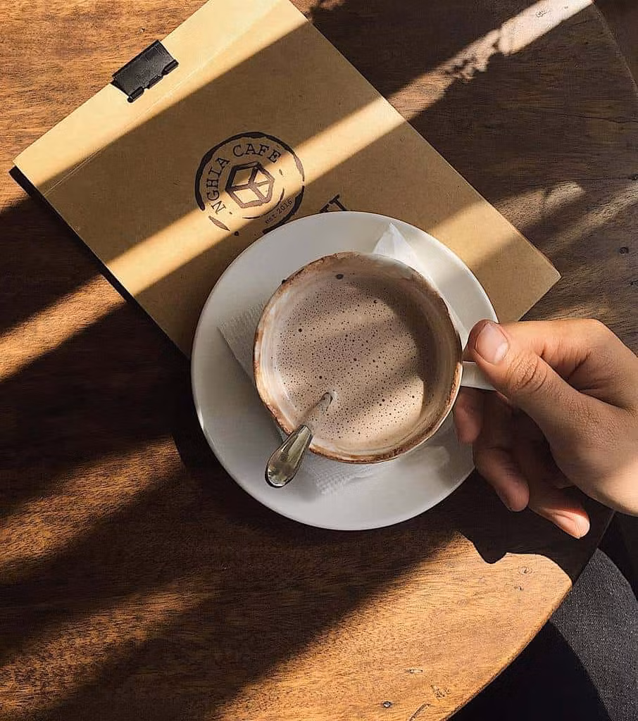 Ngoài ra, khi đang bị bệnh như đau dạ dày, nôn mửa hay tiêu chảy, bạn cũng nên tránh uống cà phê. Ảnh: vietnamglobaltours.