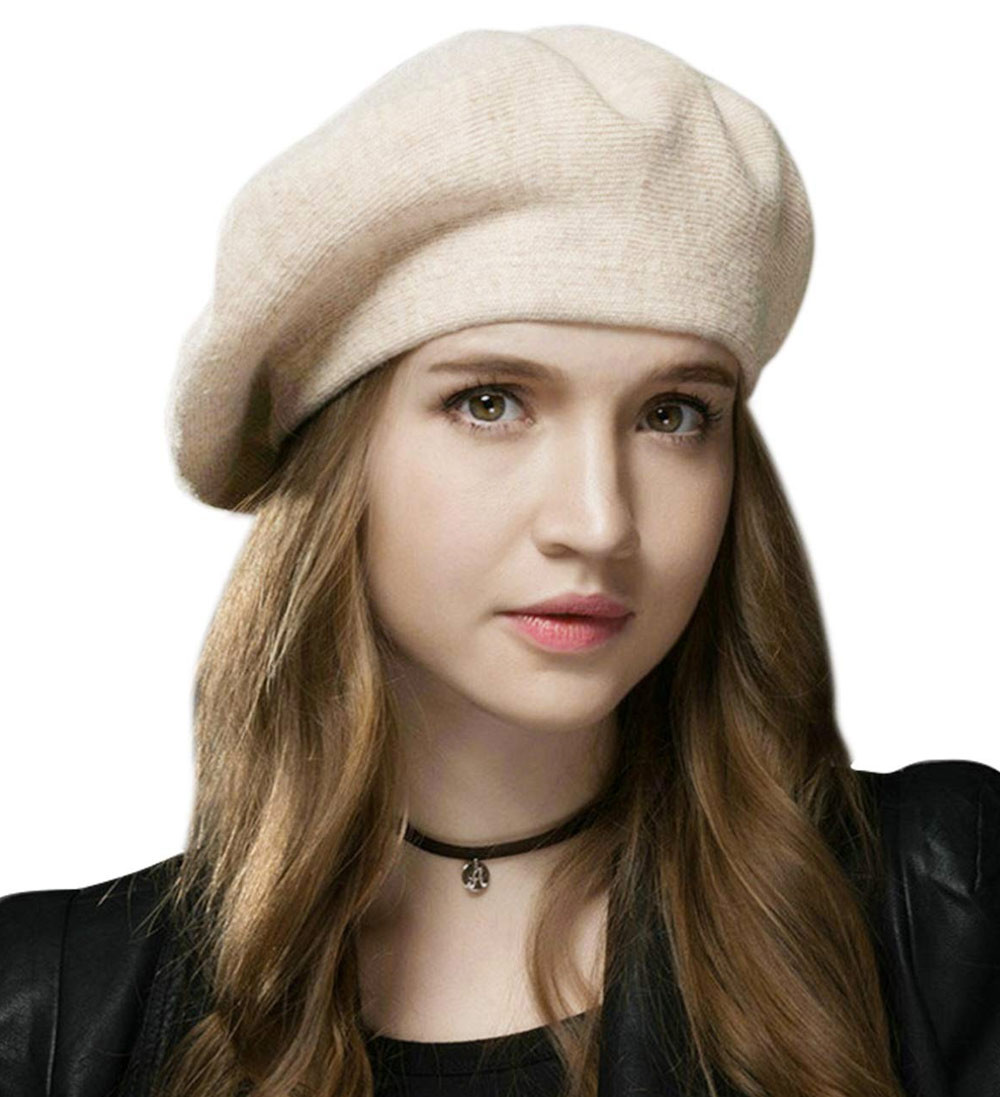 Thời tiết se lạnh của ngày Tết sẽ rất lý tưởng để bạn gái xúng xính lên đồ với mũ nồi. Ảnh: cap.