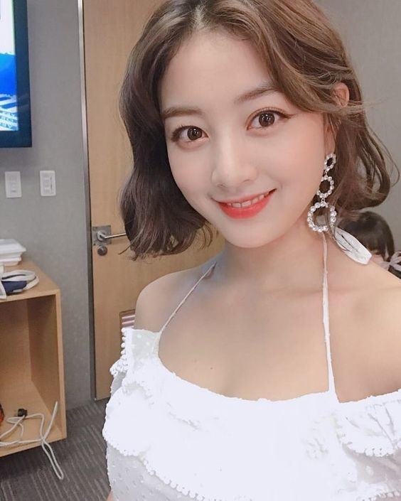 Khuyên tai tua rua có chất liệu vải và dày sẽ mang đến sự ấm áp trong những ngày đầu xuân se lạnh. Ảnh: we25.