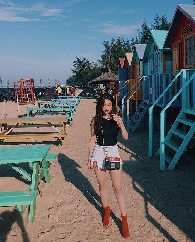 Với những cô nàng “nấm lùn” thì một đôi boot cao gót, cổ ngắn, mũi nhọn như thế này sẽ lập tức củng cố thêm cho bạn vài centimet chiều cao. Ảnh: phunutoday.