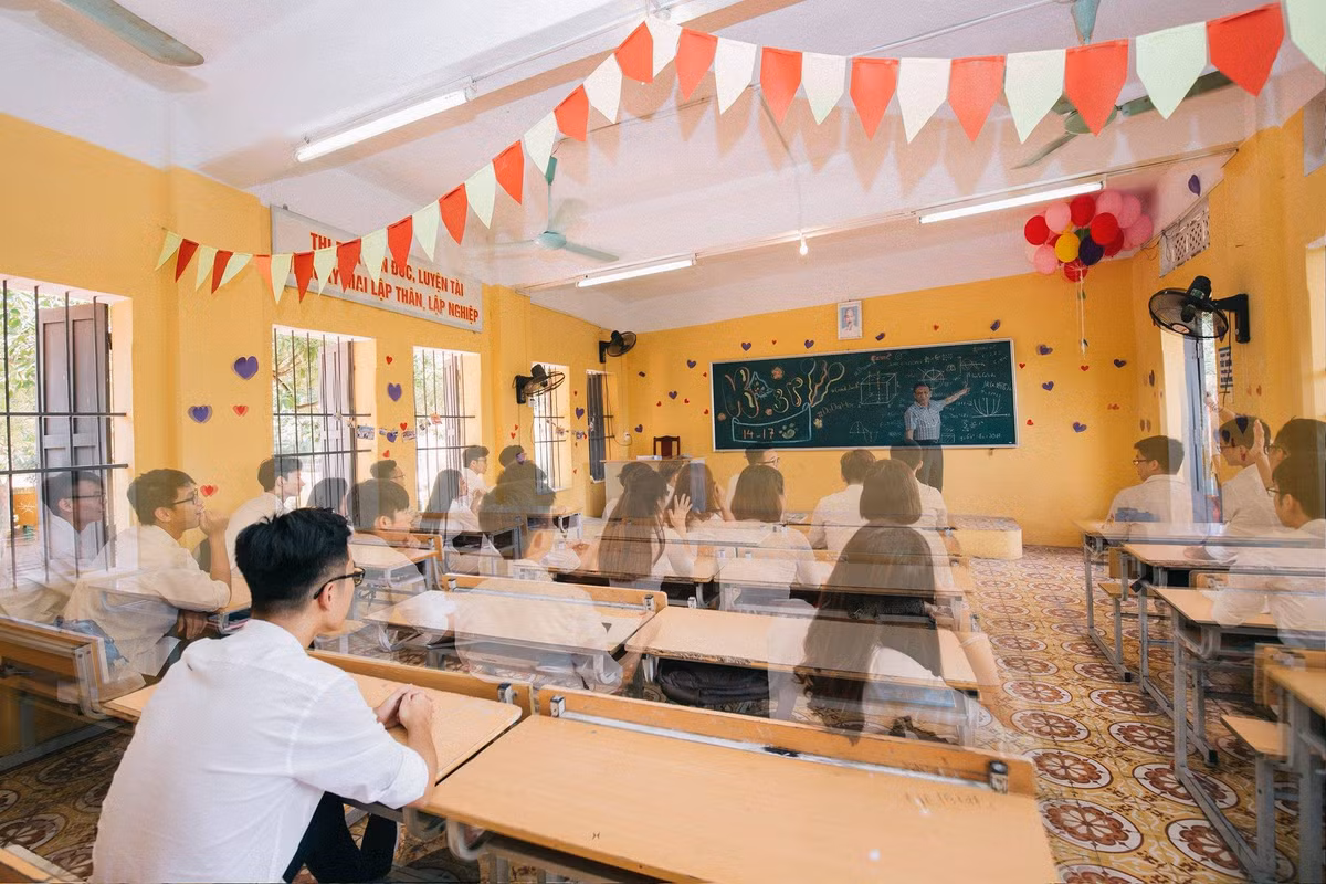 Đó có lẽ là tâm trạng của những học sinh từng thuộc lớp 12K (Hải Dương) khi thực hiện bộ kỷ yếu theo phong cách hoài niệm dưới đây. Bộ ảnh được chụp bởi nhiếp ảnh gia Khánh Duy. Dưới sự hồi tưởng của một nam sinh, năm tháng cùng nhau học tập trên ghế nhà trường bỗng như một cuốn phim quay chậm. Từng khung ảnh cứ thế hiện ra…