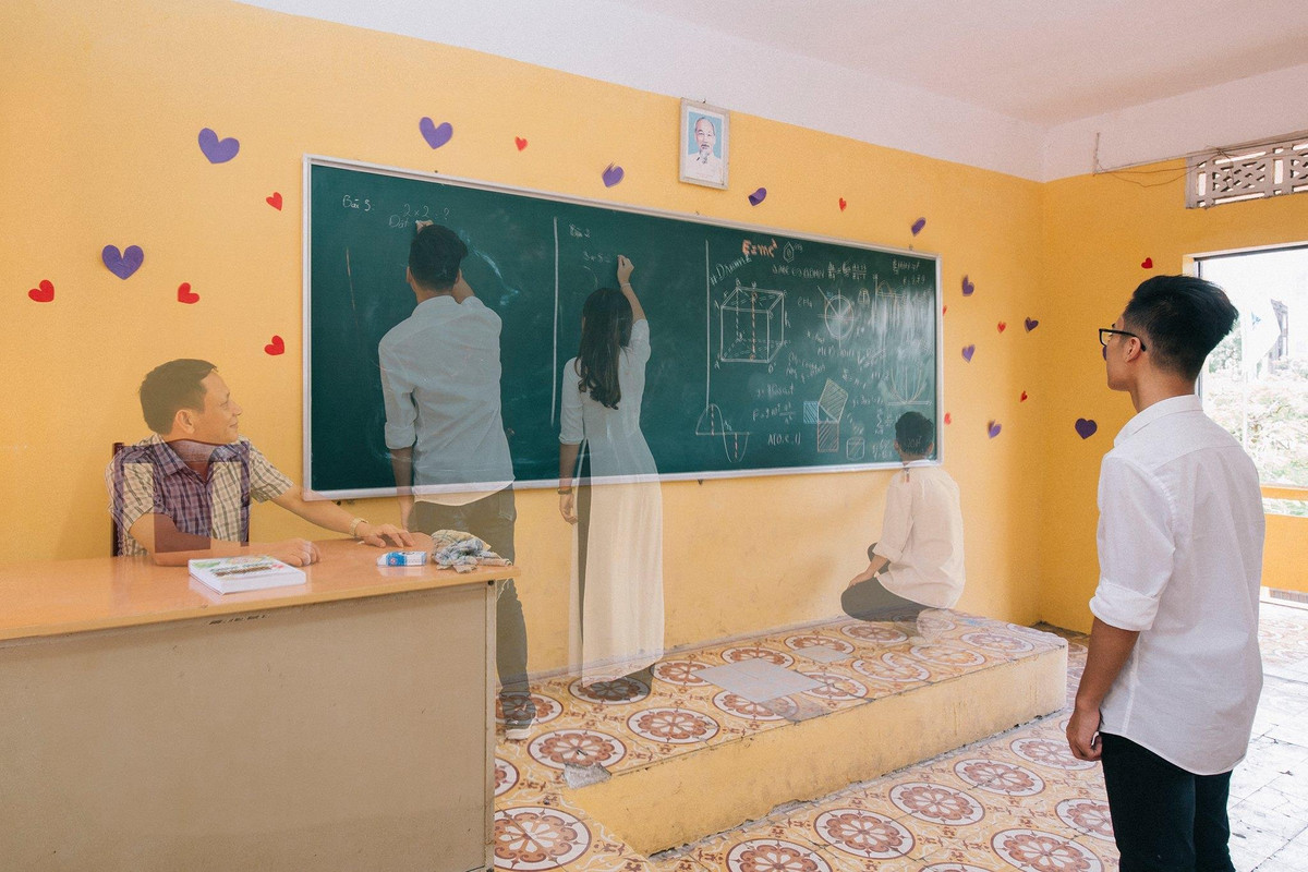 Ở đó, có những giờ kiểm tra miệng căng thẳng. Có những lúc leo tường rào trốn học đầy nghịch ngợm, những khi đàn hát vui nổ trời… Có cả những kỷ niệm của lần rung động đầu tiên… Tất cả, đều lưu trữ dưới cái tên Thanh xuân, mà chắc chắn, chỉ những ai trải qua 12 năm đi học rồi mới cảm nhận được hết. Những lần bị kêu lên bảng bất ngờ, với bài toán khó.