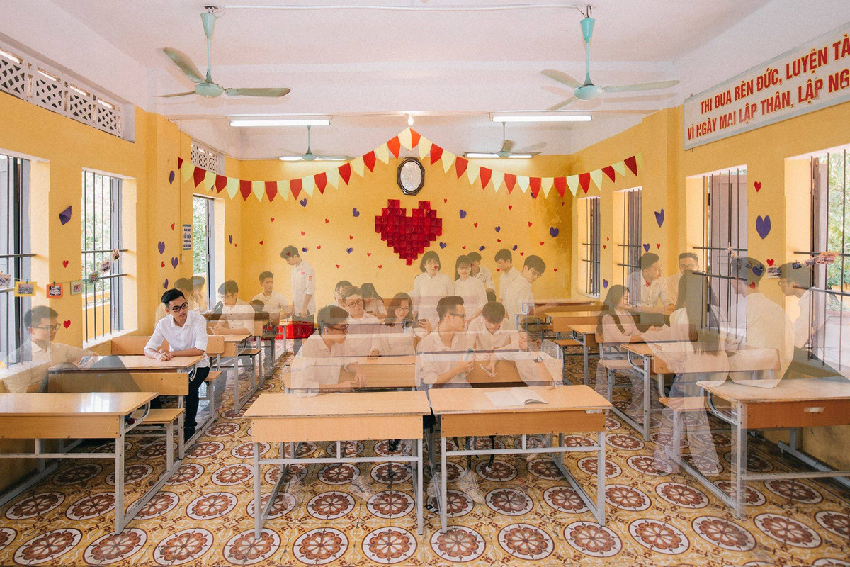 Khi còn đi học, ai cũng từng ít nhất một lần ao ước được ra trường thật nhanh, thoát khỏi những chương trình học nặng nề, những áp lực không tên, để vẫy vùng như người lớn, để khám phá thế giới ngoài kia với toàn bộ sự háo hức của mình… Nhưng cũng chính chúng ta - lại nhanh chóng nhận ra rằng, 12 năm đi học được gói gọn trong hai chữ ”Thanh xuân” ấy - chính là những gì tốt đẹp nhất mà ta có được. Và chỉ có xa nó rồi, ta mới thấy thật hối tiếc, buồn bã và ước gì năm tháng ấy kéo dài thêm chút nữa…