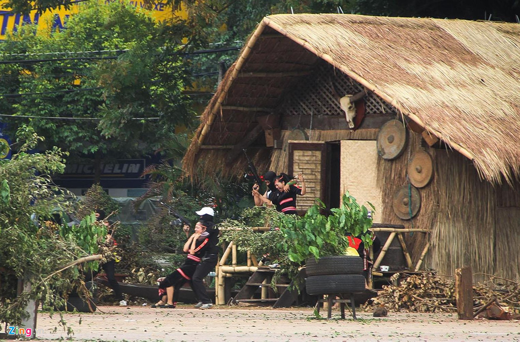 Tại hội thi, lực lượng Cảnh sát Cơ động (Bộ Công an) và Cảnh sát Cơ động của Công an tỉnh Đắk Lắk phối hợp diễn tập chống khủng bố. Theo giả lập, nhóm khủng bố được trang bị súng AK, lựu đạn bắt cóc con tin.