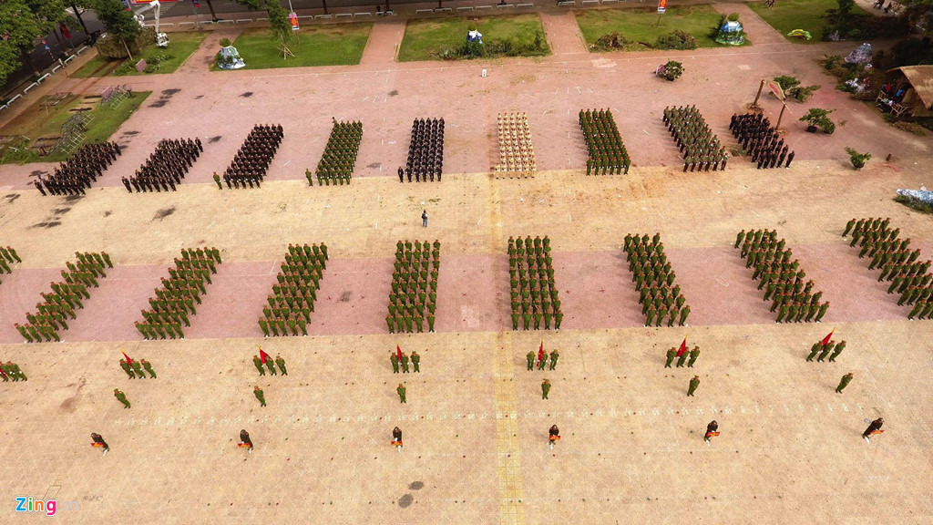 Sáng 26/8, tại Quảng trường 10/3, TP Buôn Ma Thuột, tỉnh Đắk Lắk, diễn ra Lễ khai mạc Vòng chung kết khu vực phía Nam, Hội thi điều lệnh, bắn súng, võ thuật Công an nhân dân lần thứ 5. Hội thi có sự tham dự của 10 đội tuyển dự thi với gần 600 cán bộ chiến sĩ.