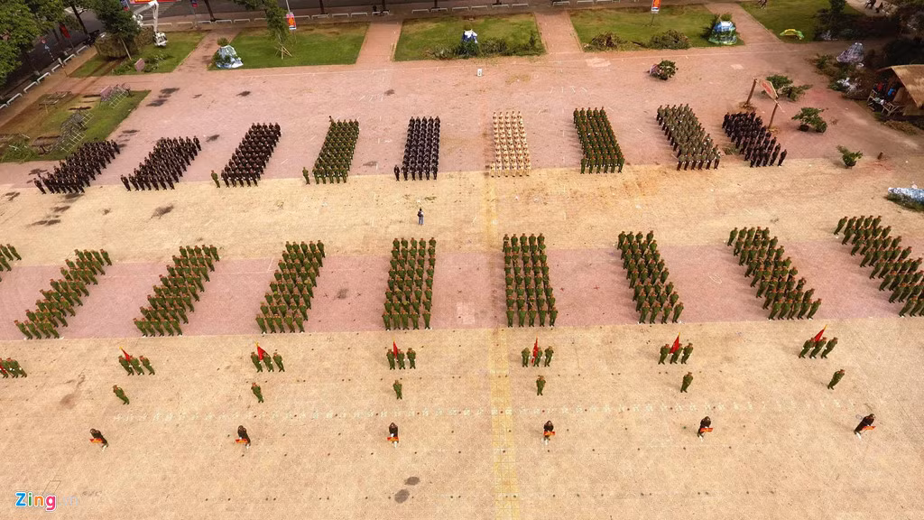 Sáng 26/8, tại Quảng trường 10/3, TP Buôn Ma Thuột, tỉnh Đắk Lắk, diễn ra Lễ khai mạc Vòng chung kết khu vực phía Nam, Hội thi điều lệnh, bắn súng, võ thuật Công an nhân dân lần thứ 5. Hội thi có sự tham dự của 10 đội tuyển dự thi với gần 600 cán bộ chiến sĩ.