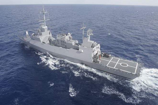 Tàu có thiết kế góc cạnh nhằm tán xạ sóng radar, cấu trúc thượng tầng làm bằng vật liệu composite nhẹ giúp giảm tiêu hao nhiên liệu cũng như độ bộc lộ hồng ngoại.