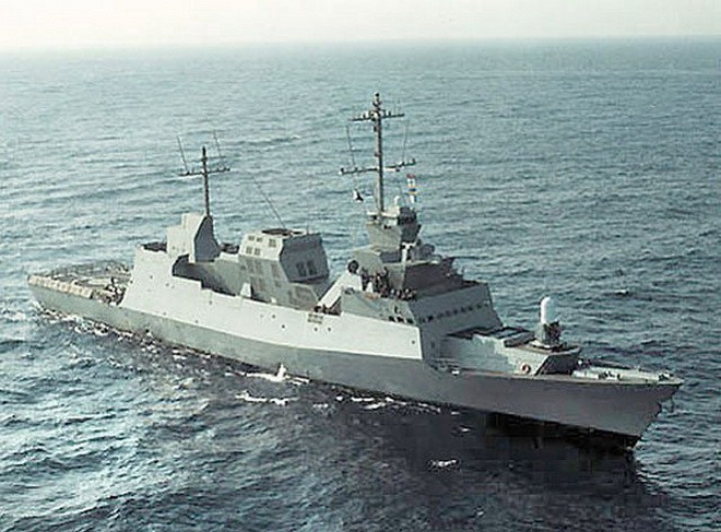 Tàu được trang bị hệ thống động lực hỗn hợp gồm 2 động cơ diesel MTU V12 1163 TB82 (6.600 mã lực) và 1 động cơ turbine khí General Electric LM2500 (30.000 mã lực).