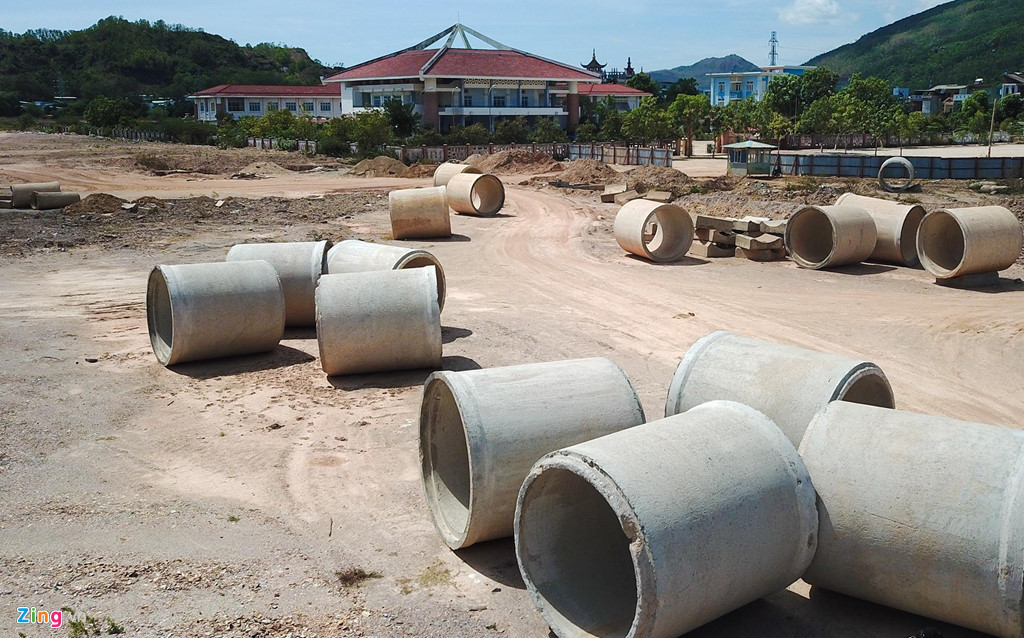 Theo kết luận Thanh tra Chính phủ, chưa được bàn giao mặt bằng, nhà đầu tư đã triển khai thi công ở hai dự án BT khi chưa có thiết kế bản vẽ thi công, biện pháp thi công và giấy phép xây dựng là vi phạm quy định quản lý xây dựng.