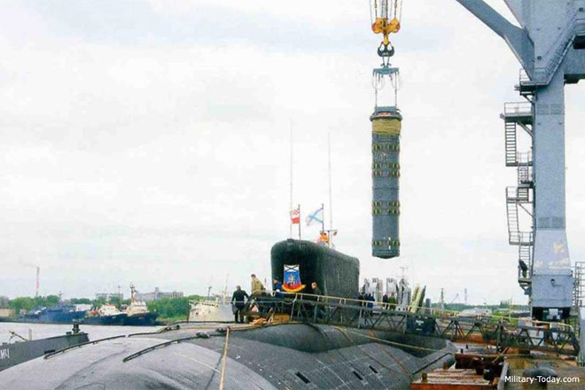 RSM-56 Bulava là tên lửa đạn đạo phóng từ tàu ngầm mới nhất của Nga. Nó được phát triển song song với chương trình tàu ngầm hạt nhân chiến lược lớp Borei. Bulava là SLBM nhiên liệu rắn đầu tiên của Nga. Ảnh: Military Today.