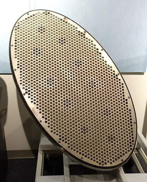 Trên máy bay được trang bị radar mạng pha bị động nhìn trước AN/APQ-164 hoạt động được ở nhiều chế độ (radar khẩu độ tổng hợp; định vị mục tiêu di chuyển mặt đất; radar bám bắt địa hình, radar đo cao...). Ngoài ra còn có các hệ thống điện tử phòng vệ khác gồm: radar cảnh báo và gây nhiễu AN/ALQ-161A; radar cảnh báo tên lửa AN/ALQ-153. Loại ALQ-161 kiểm soát 8 cụm phóng đạn nhiễu ALE-49 (mỗi cụm phóng này chứa 12 quả đạn gây nhiễu tên lửa hồng ngoại MJU-23A/B.