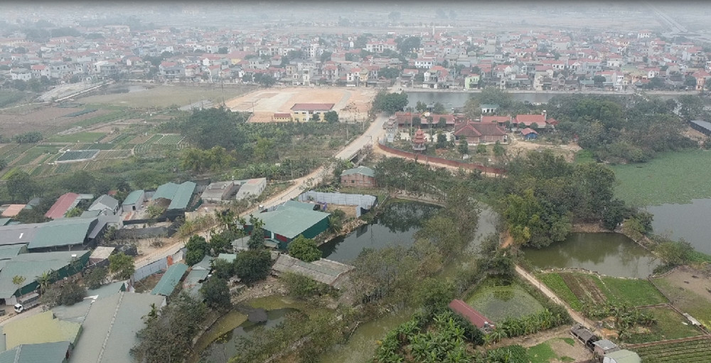 Ông Hạ Văn Hùng - Phó Chủ tịch UBND thị trấn Thổ Tang - cho biết, tổng số lượng rắn đang nuôi trên địa bàn Vĩnh Sơn hiện là 228.200 con. Mỗi năm, doanh thu trung bình từ rắn thương phẩm và trứng rắn ước đạt khoảng 85 tỷ đồng. Trừ chi phí, thu nhập mỗi năm của người dân Vĩnh Sơn đạt khoảng 75 tỷ đồng.