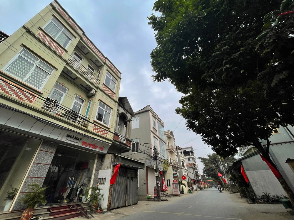 Đối với nhiều người, rắn hổ là loài động vật cực kỳ nguy hiểm nhưng với người dân Vĩnh Sơn, rắn vừa là bạn vừa là nguồn thu nhập chính của nhiều hộ gia đình giúp họ thoát nghèo thành tỷ phú.