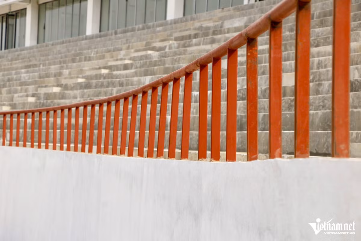 Hệ thống lan can đã lắp đặt xong.