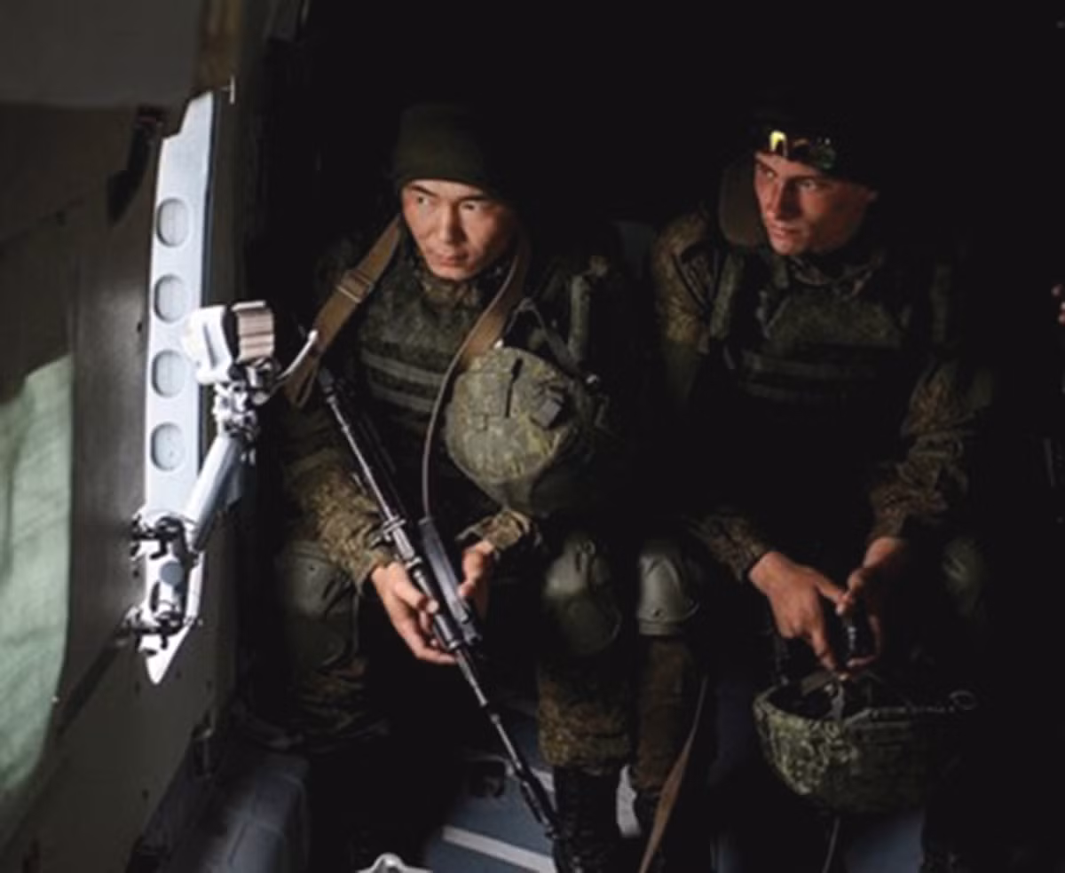 Trực thăng Mi-38 có thể sử dụng để chở quân hay biến thành trạm quân y di động trên bầu trời. Ngoài ra, nó còn được thiết kế cho việc vận chuyển hành khách, hàng hóa, hoạt động tìm kiếm cứu hộ...trong lĩnh vực dân sự.