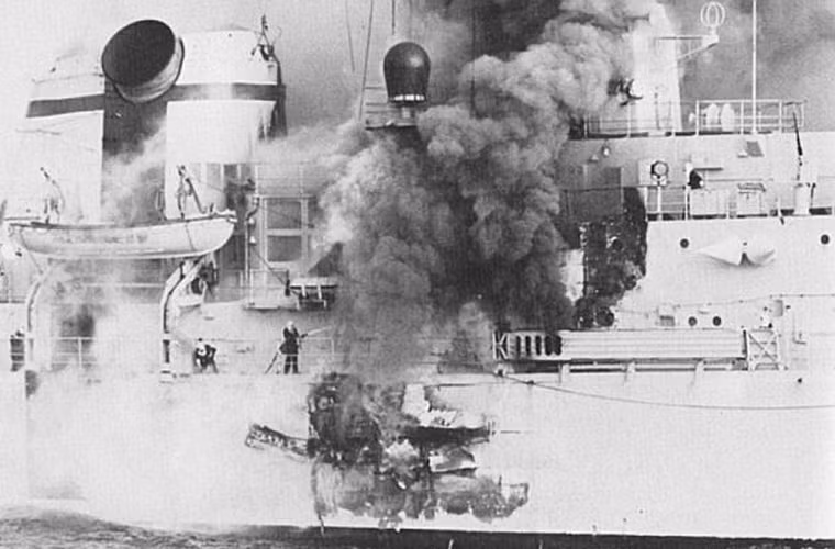 May cho HMS Sheffield cỡ 4.800 tấn là đầu đạn tên lửa gặp lỗi nên không kích nổ, tuy nhiên lượng nhiên liệu còn lại trên quả đạn cũng gây ra vụ cháy lớn, 12 thủy thủ thiệt mạng.