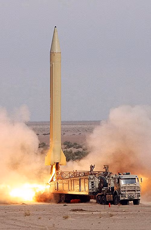 Do độ chính xác nghèo nàn, độ tin cậy kém, tên lửa đạn đạo Shahab 3 liên tục được Iran cải tiến với các định danh: Shahab 3A; Shahab 3B; Shahab 3D; Shahab 3M; Ghadr-1 và Qadr-1. Các tên lửa này được cải tiến về hình dạng; thay thế vật liệu chế tạo; kéo dài khung thân để mang thêm nhiên liệu; thay thế hệ thống dẫn đường và thiết kế lại đầu đạn.