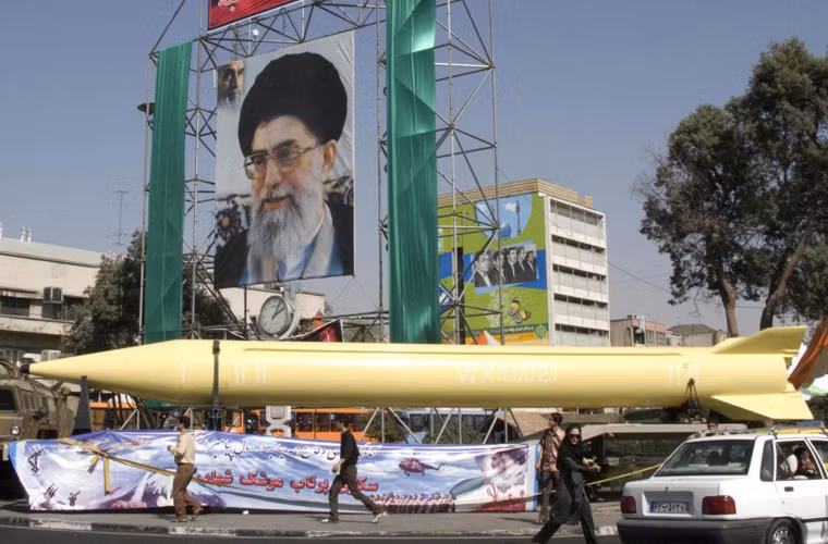 Việc bắn thử thất bại liên tục của Shahab 3 khiến người ta phải nghi ngờ rất nhiều về chất lượng của loại tên lửa này. Một số nguồn tin cho rằng, Shahab 3 có độ chính xác tồi tệ, nó có thể lệch mục tiêu đến 2,5km do sử dụng hệ thống định vị quán tính nghèo nàn của Hwasong.