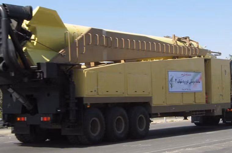 Việc phát triển Shahab 3 gặp khá nhiều khó khăn, cuộc phóng đầu tiên được cho là tiến hành vào năm 1998. Tuy nhiên đã không thành công sau khi tên lửa phát nổ trên hành trình tới mục tiêu. Cuộc bắn thứ 2 được thực hiện năm 2000 được cho là thành công với tầm bắn 850km. Các cuộc bắn thứ 4, 5, 6 đều thất bại do tên lửa phát nổ. Sau lần bắn thứ 8 thành công năm 2003 với tầm bắn 1.3000km, tên lửa được chấp nhận trang bị.