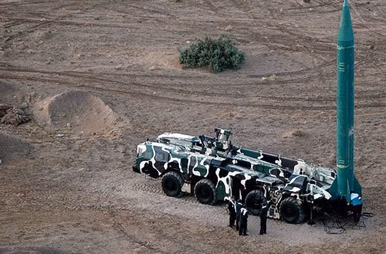 Shahab 2 có chiều dài khoảng 11,5m, trọng lượng phóng tăng lên 6,1 tấn, tầm bắn 500km, mang đầu đạn nặng 770kg.