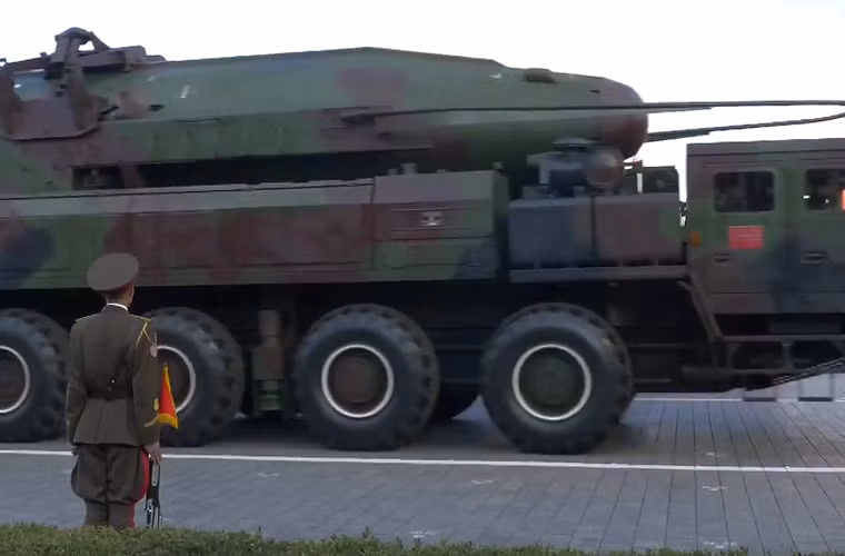 Theo các chuyên gia, tên lửa KN-08 model 2015 có chiều dài chỉ khoảng 15,4m, nó được thiết kế lại hoàn toàn.