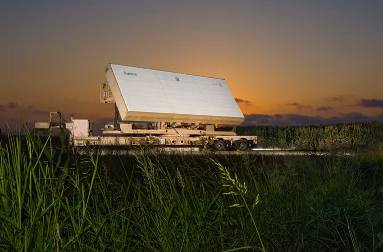 Dù vẫn đang trong quá trình xây dựng, nhưng hai thành tố chính của lá chắn tên lửa KAMD đã lộ diện. Đầu tiên là hệ thống radar mạng pha có khả năng phát hiện tên lửa đạn đạo EL/M-2080 Green Pine được Hàn Quốc mua từ Israel.
