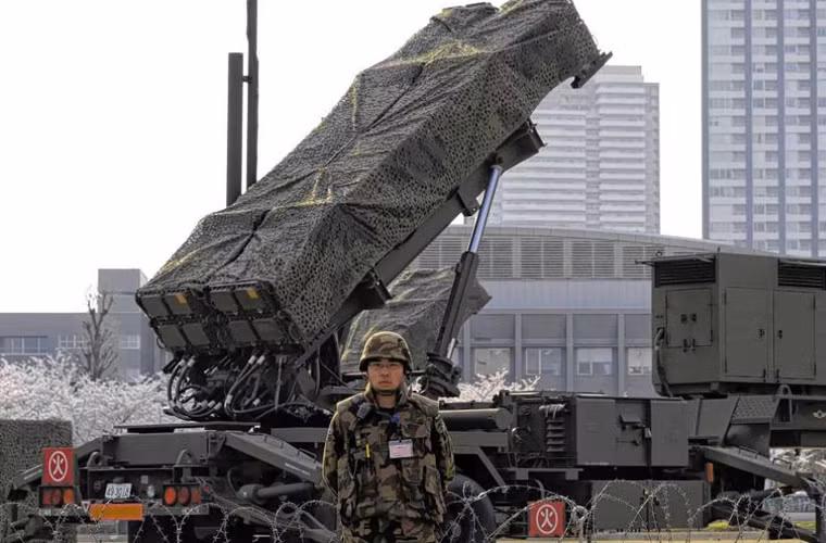 Dẫu cho cự ly đánh chặn của KAMD rất ngắn, nằm ở tầm nguy hiểm, bên cạnh đó việc Triều Tiên tấn công ồ ạt có thể khiến KAMD “quá tải” để lọt đạn. Nhưng dẫu sao đây là cứu cánh tạm thời của Quân đội Hàn Quốc trước mối đe dọa tên lửa phía Triều Tiên.