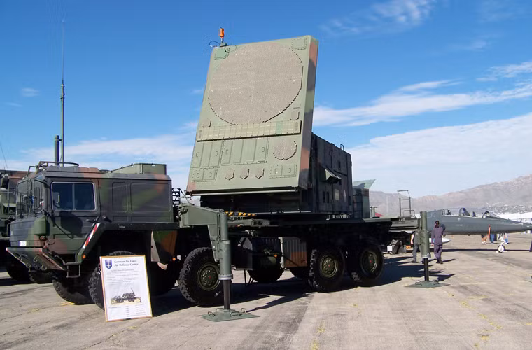 Trong nhiệm vụ đánh chặn, radar EL/M-2080 sẽ đảm đương nhiệm vụ cảnh báo sớm các vụ phóng tên lửa của Triều Tiên. Sau đó radar sẽ cung cấp tham số về mục tiêu cho hệ thống radar điều khiển hỏa lực AN/MPQ-53 (ảnh) của hệ thống phòng không PAC-2…