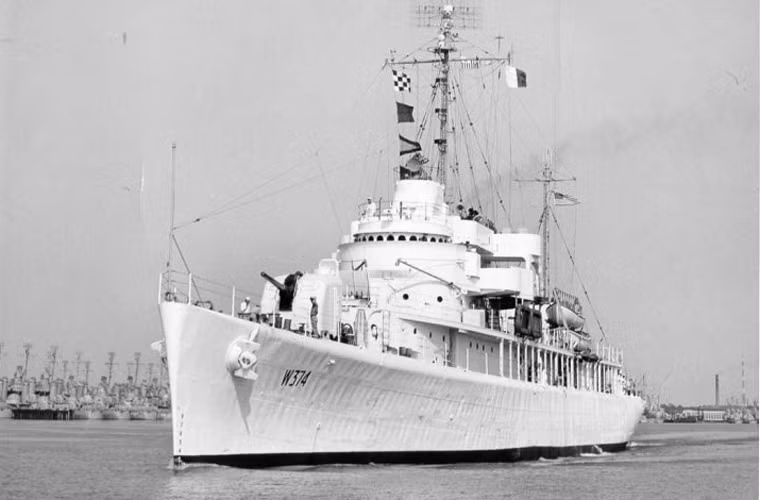 Trong thời gian này, USCGC Absecon (WAVP-374) được trang bị thêm các hệ thống radar và sonar chống ngầm cùng hỏa lực gồm pháo hạm 127mm (trang bị kèm máy chỉ huy và radar dẫn bắn) cùng 6 đại liên 12,7mm.