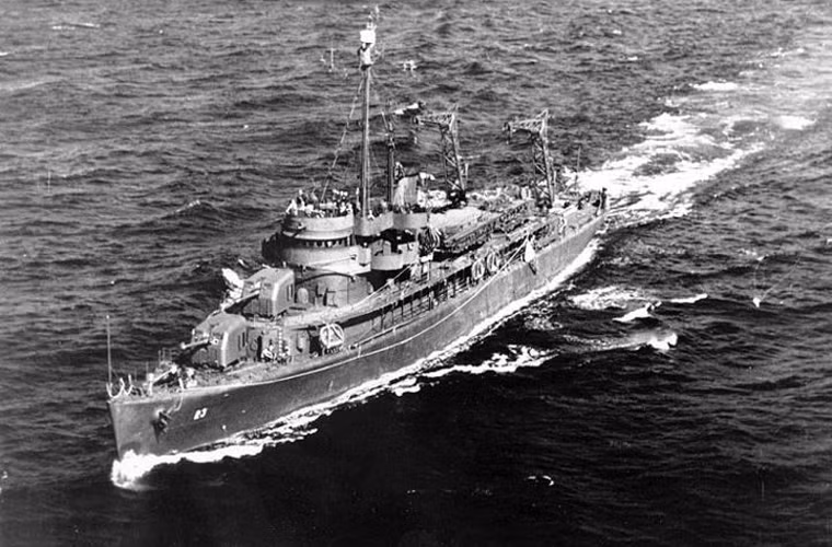 Trong suốt cuộc CTTG 2, con tàu hầu như không tham chiến mà chỉ phục vụ việc huấn luyện phóng máy bay và làm tàu mục tiêu cho máy bay thả thủy lôi. Sau chiến tranh, USS Absecon dừng vai trò huấn luyện và bị loại biên chế ngày 19/3/1947, đưa về neo đậu tại hạm đội lưu giữ Atlantic ở TP Orange, bang Texas.