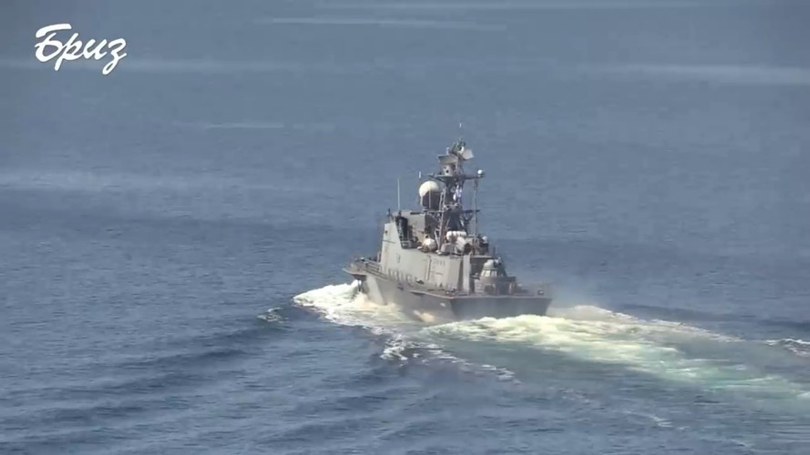 Một vài nguồn tin khác còn đi xa hơn khi khẳng định rằng con tàu hải quân Nga đã bốc cháy, hoặc chí ít cũng hứng chịu thiệt hại ở mức độ tương đối nghiêm trọng.