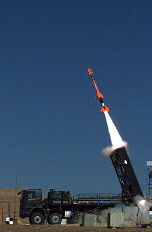 Tên lửa phòng không SPYDER được phát triển với hai biến thể chính khác nhau về tầm bắn và radar. Loại tầm ngắn được định danh là SPYDER-SR đạt tầm bắn 15km, hạ mục tiêu ở độ cao tối đa đến 9km, dùng radar EL/M-2106 ATARR.