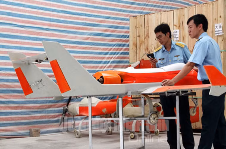 Chính việc sử dụng động cơ phản lực đem lại tốc độ cao khiến UAV-02 trở thành “bia bay lý tưởng” cho máy bay chiến đấu Su-30MK2 chặn kích.