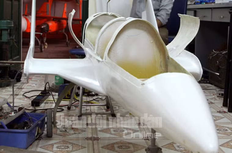 Theo lãnh đạo Viện này, bia bay UAV-02 cho máy bay Su-30MK2 giải quyết được 3 vấn đề về kỹ thuật quan trọng, đó là: Phần thiết kế động lực học và kết cấu cho phương tiện bay có tốc độ cận âm với việc sử dụng công nghệ vật liệu Carbon Fiber, phần điều khiển thích nghi cho phương tiện bay có lượng tiêu hao nhiên liệu lớn và quan trọng nhất là đồng bộ với tổ hợp ngắm bắn và điều khiển hỏa lực trên máy bay Su-30MK2.