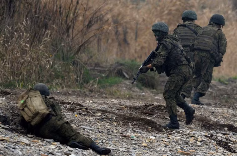 Phát ngôn viên Hạm đội Thái Bình Dương cho biết, Hải quân Đánh bộ Nga sử dụng thành công hệ thống do thám và tên lửa hiện đại cho phép binh sĩ tiêu diệt mục tiêu trong khu vực của họ. Binh sĩ đã sử dụng vũ khí mới và phương tiện bay không người lái.